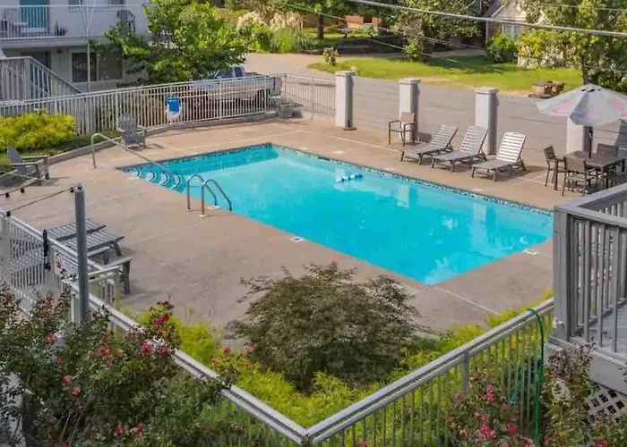 Walk To 12 South, 7 Min To Downtown, Free Parking!