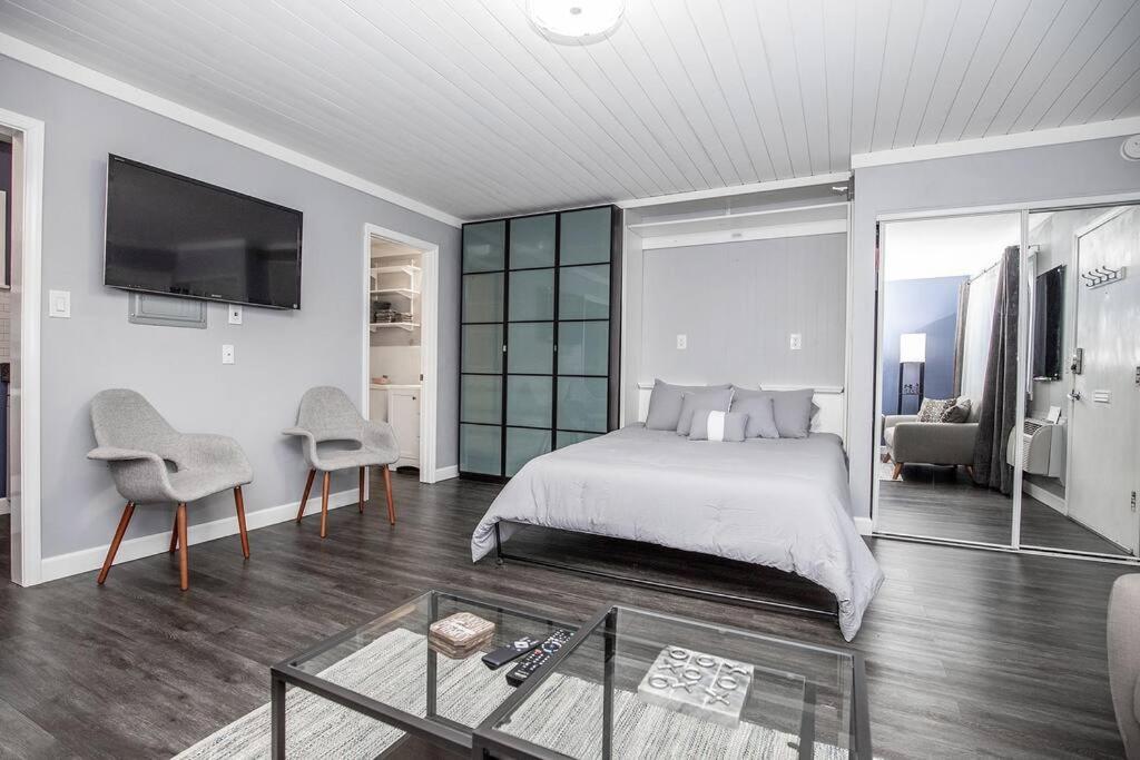 Apartment Walk To 12 South, 7 Min To Downtown, Free Parking!