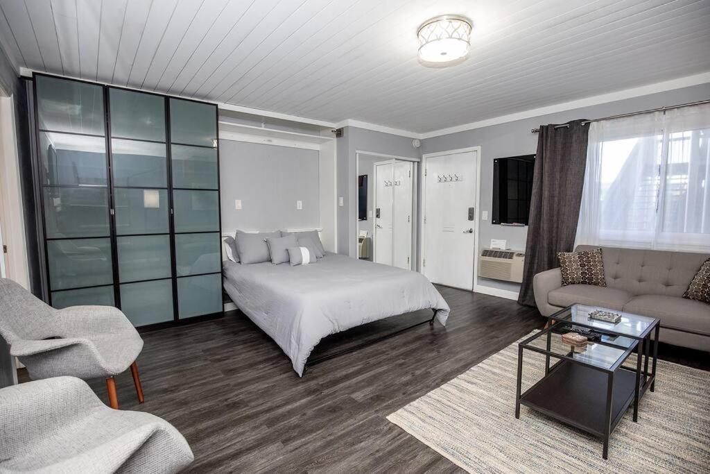 Walk To 12 South, 7 Min To Downtown, Free Parking!